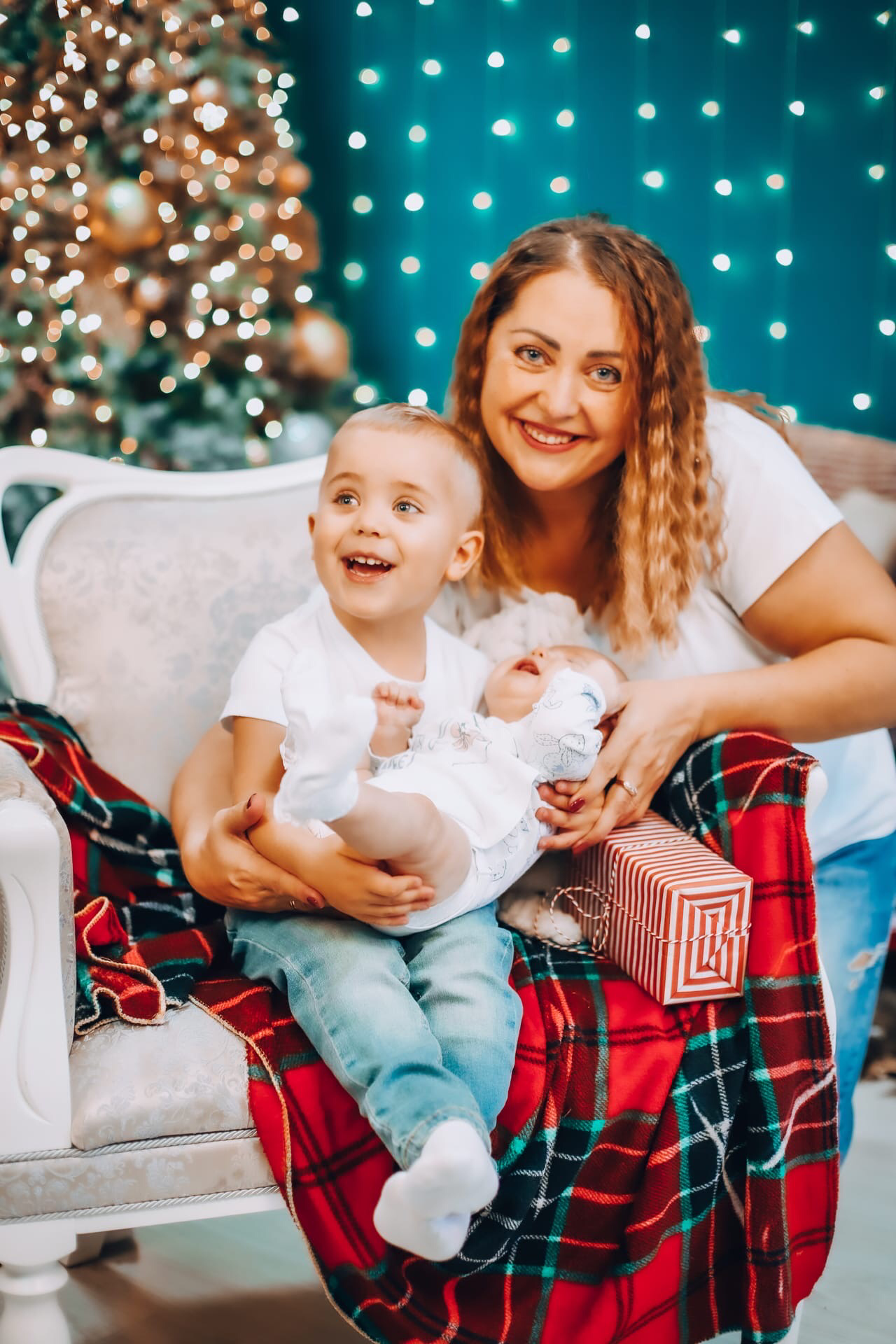 Семья Остапенко Новый год 2022. Фотограф беременности и семейных историй Эльвира Акарибе в городе Краснодар!