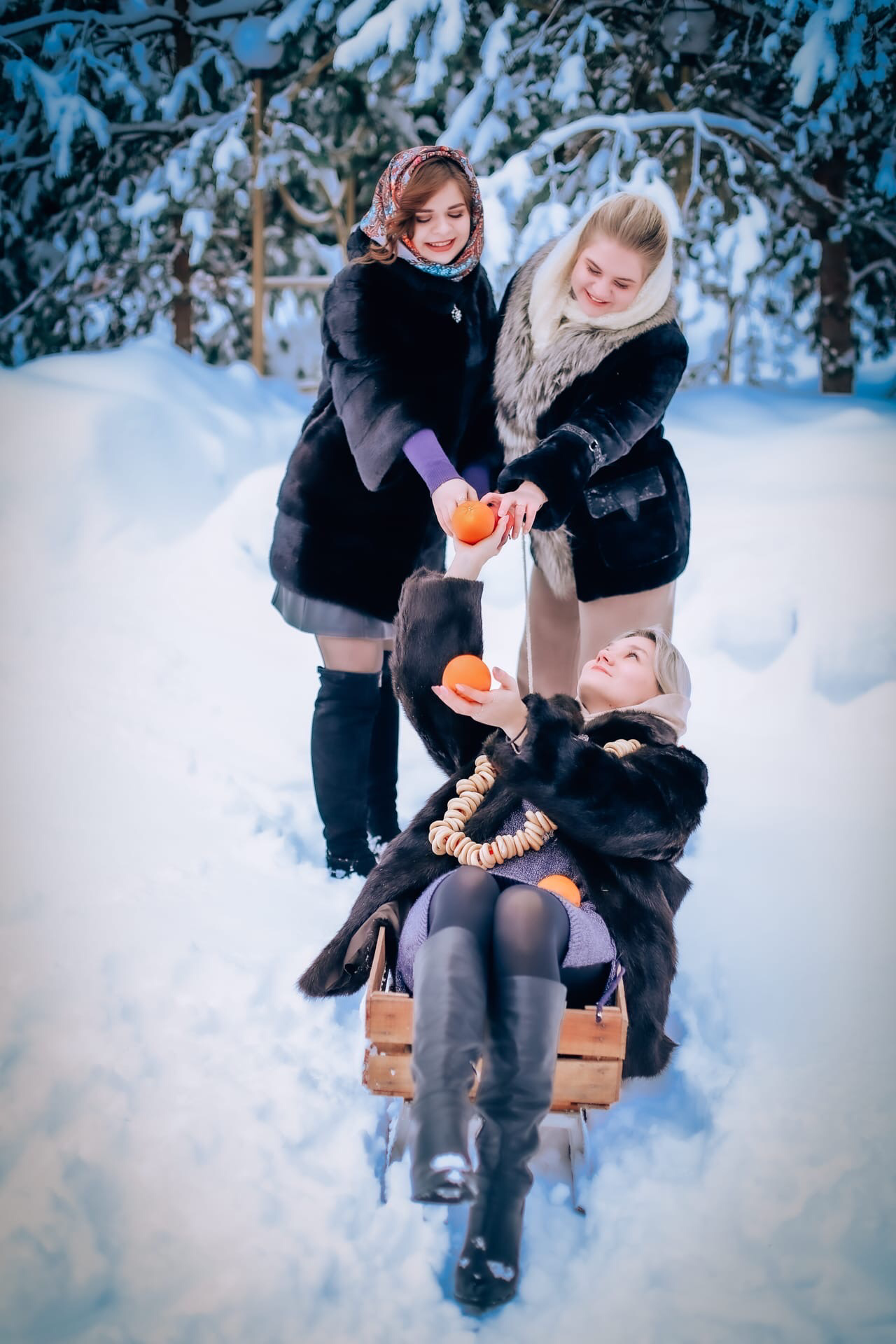 Съёмка в стиле лихих 90-х. Фотограф беременности и семейных историй Эльвира Акарибе в городе Краснодар!