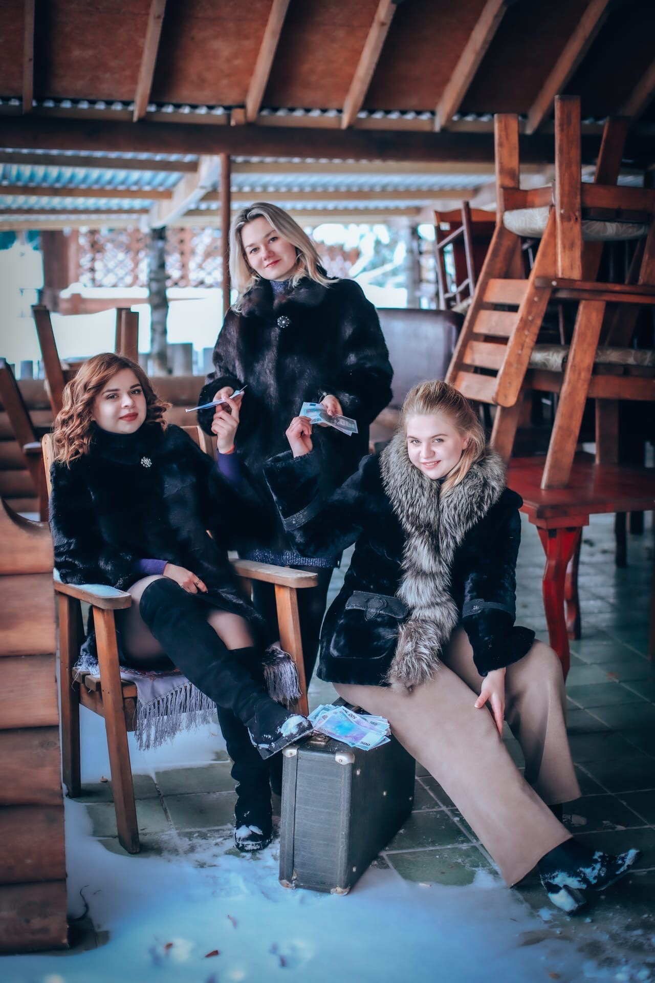 Съёмка в стиле лихих 90-х. Фотограф беременности и семейных историй Эльвира Акарибе в городе Краснодар!