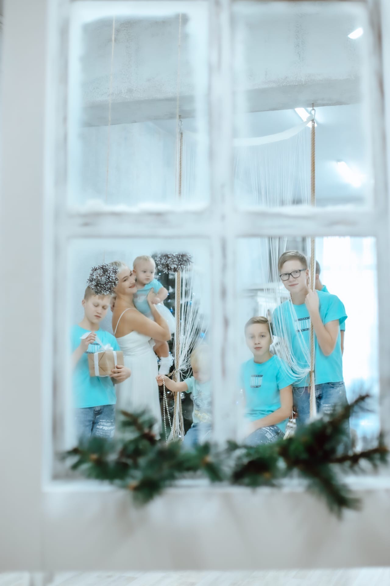 Семья Наследниковых Новый год 2022. Фотограф беременности и семейных историй Эльвира Акарибе в городе Краснодар!