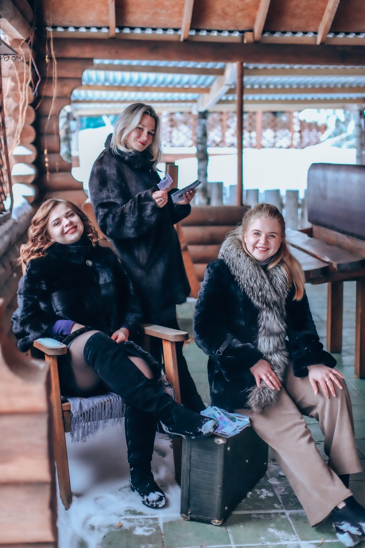 Съёмка в стиле лихих 90-х. Фотограф беременности и семейных историй Эльвира Акарибе в городе Краснодар!