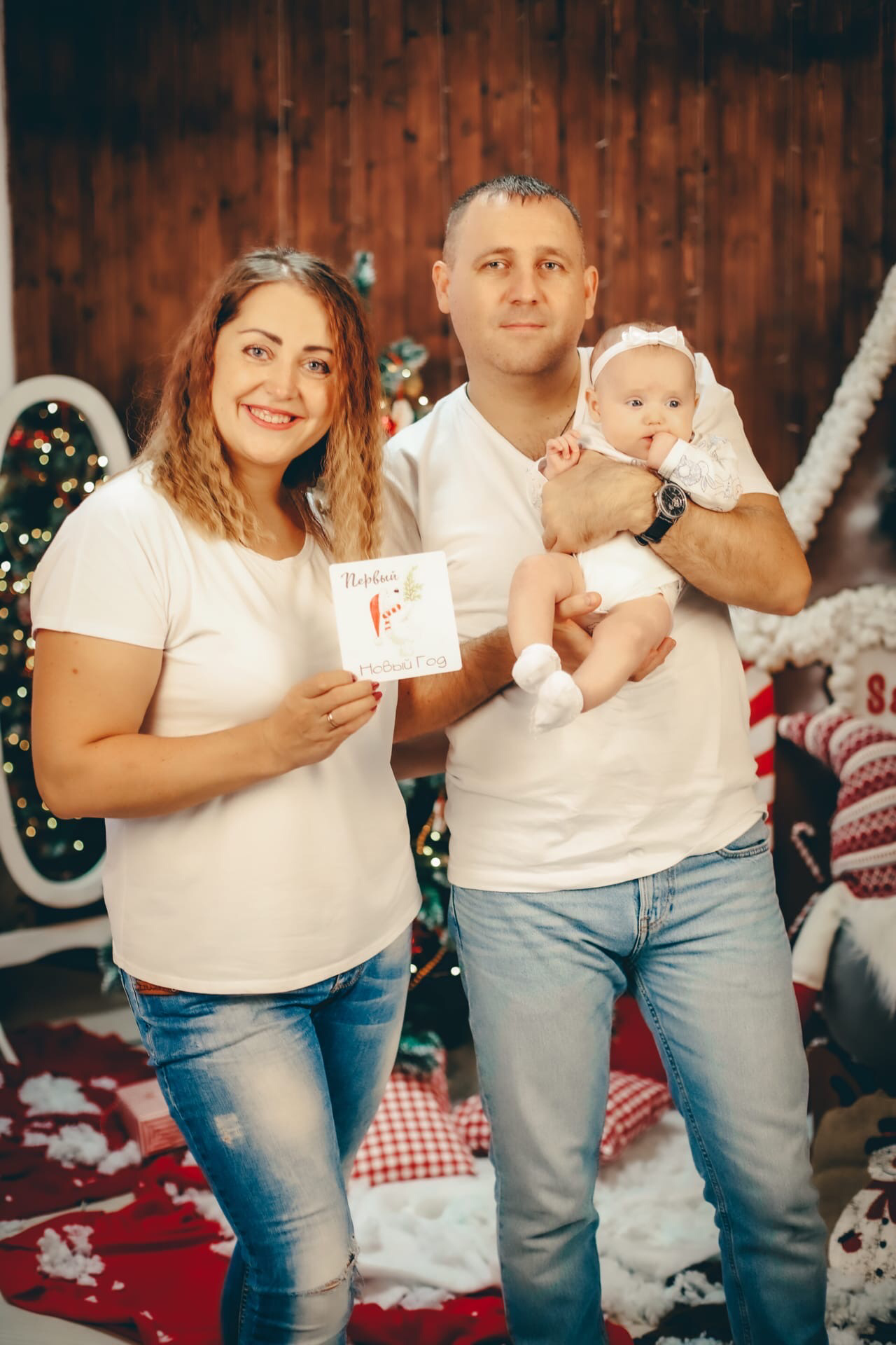 Семья Остапенко Новый год 2022. Фотограф беременности и семейных историй Эльвира Акарибе в городе Краснодар!