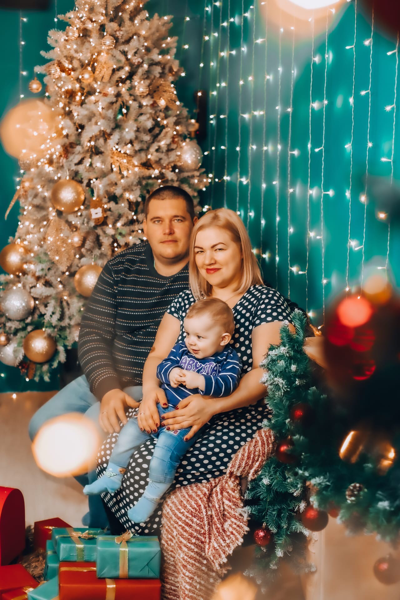 Семья Сивидовых Новый год 2022. Фотограф беременности и семейных историй Эльвира Акарибе в городе Краснодар!