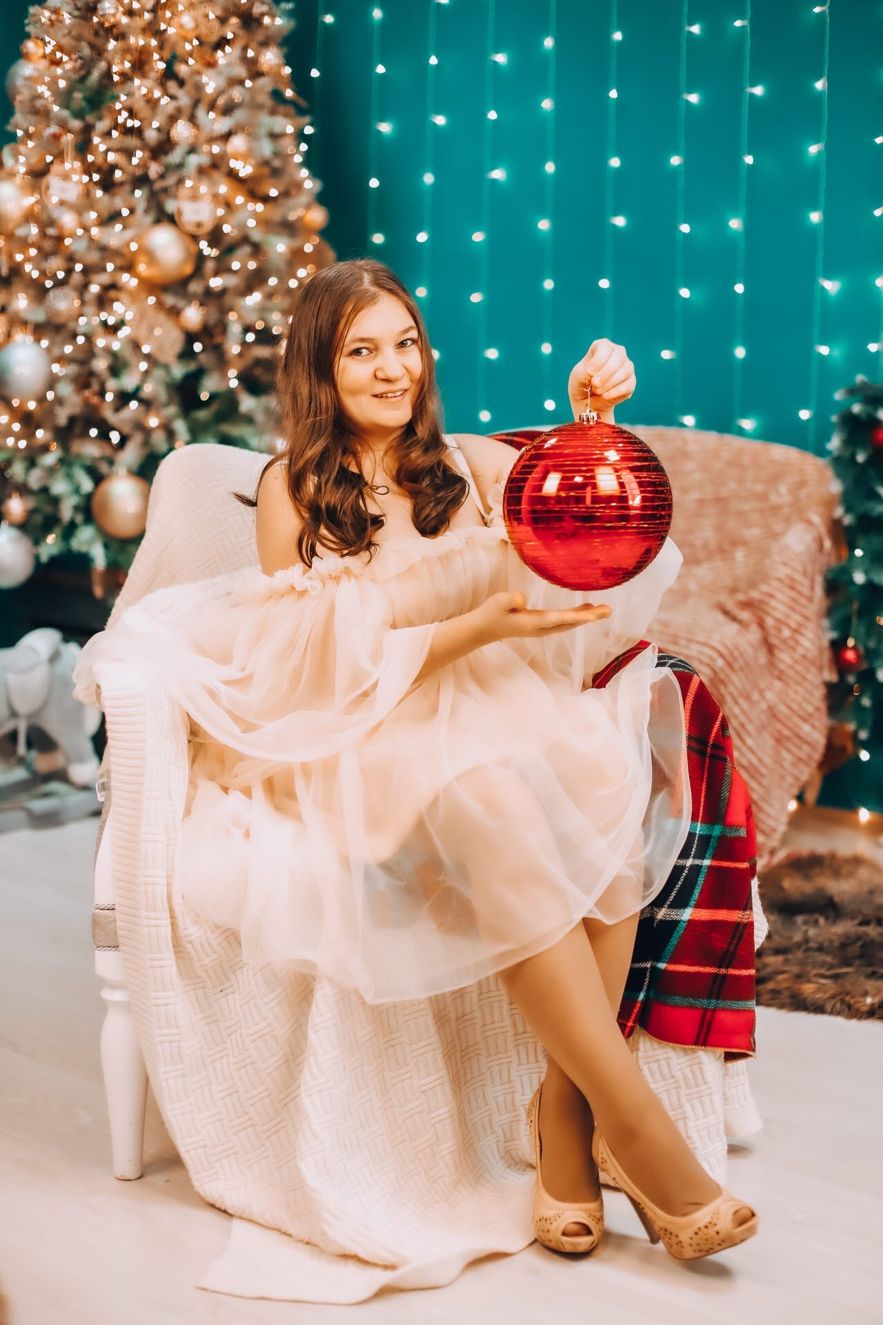 Семья Скичко Новый год 2022. Фотограф беременности и семейных историй Эльвира Акарибе в городе Краснодар!