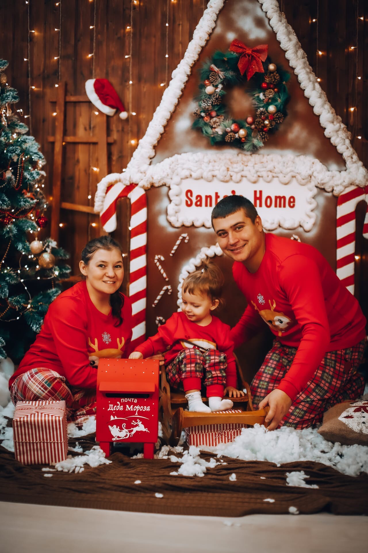 Семья Скичко Новый год 2022. Фотограф беременности и семейных историй Эльвира Акарибе в городе Краснодар!