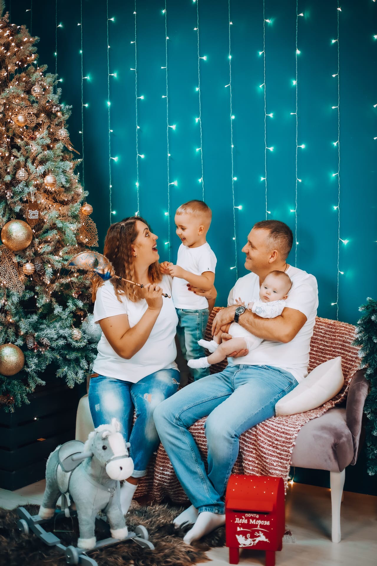 Семья Остапенко Новый год 2022. Фотограф беременности и семейных историй Эльвира Акарибе в городе Краснодар!