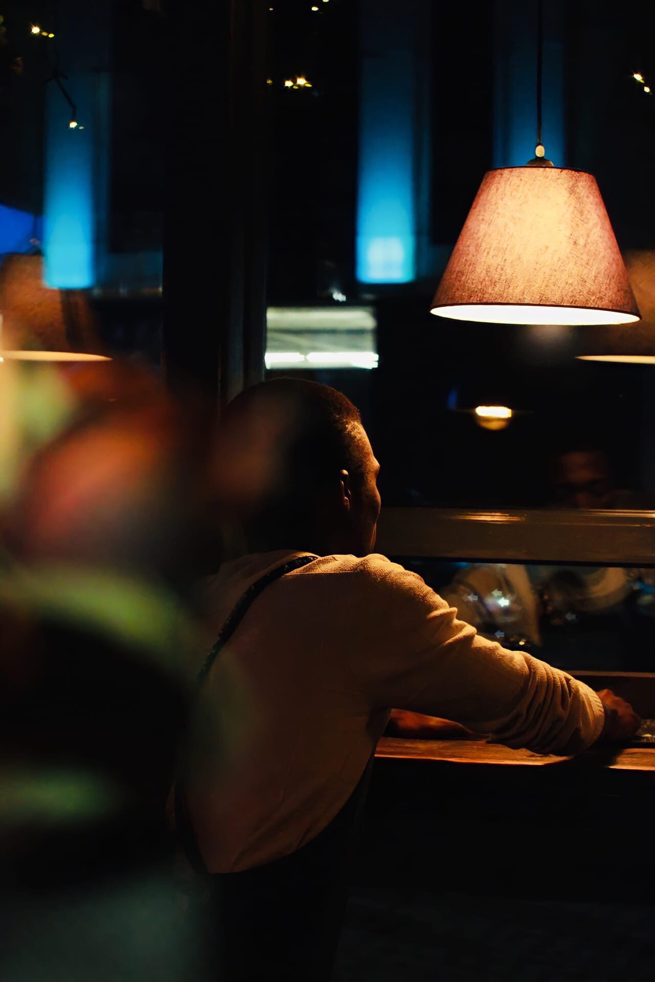 Незнакомец в кофейне. Фотограф беременности и семейных историй Эльвира Акарибе в городе Краснодар!