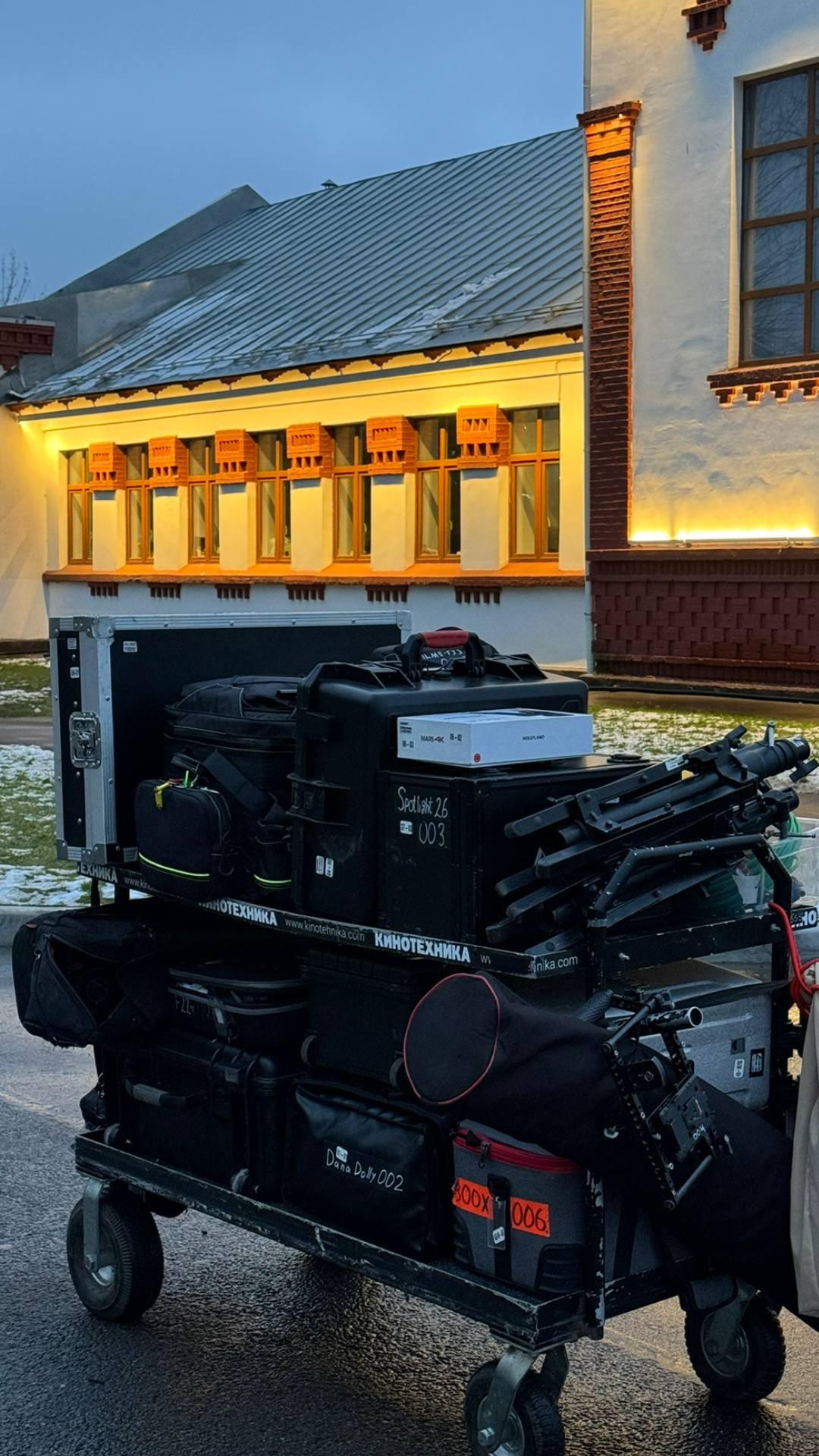 BACKSTAGE GALLERY. «MAK FLAME»