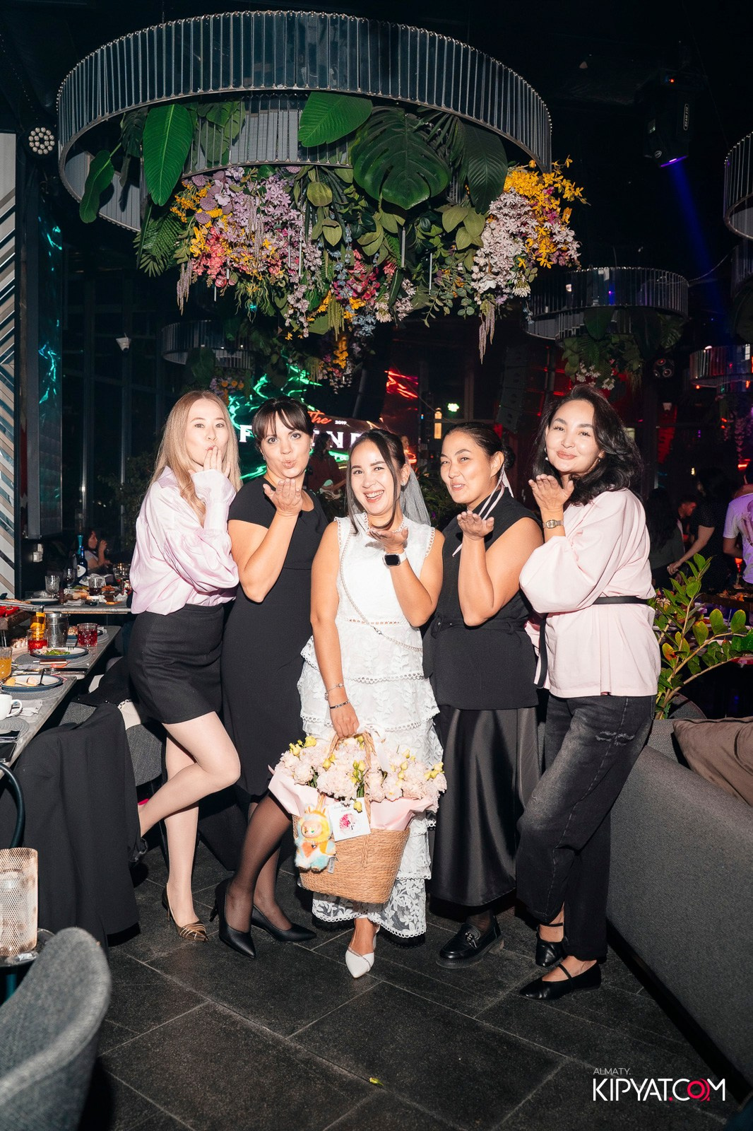 FRIENDS BAR & TERRACE. КИПЯТКОМ АЛМАТЫ!