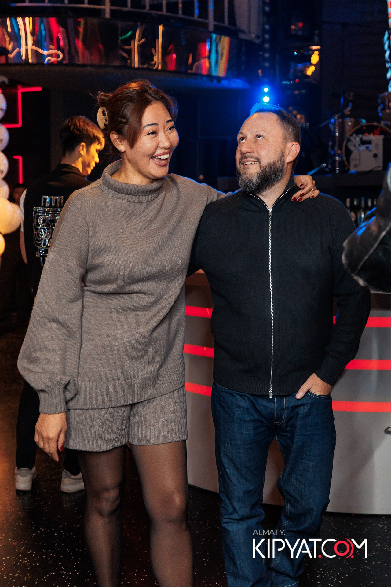 ПРЕЗЕНТАЦИЯ КНИГИ ВИКТОРА ЕЛИСЕЕВА. КИПЯТКОМ АЛМАТЫ!