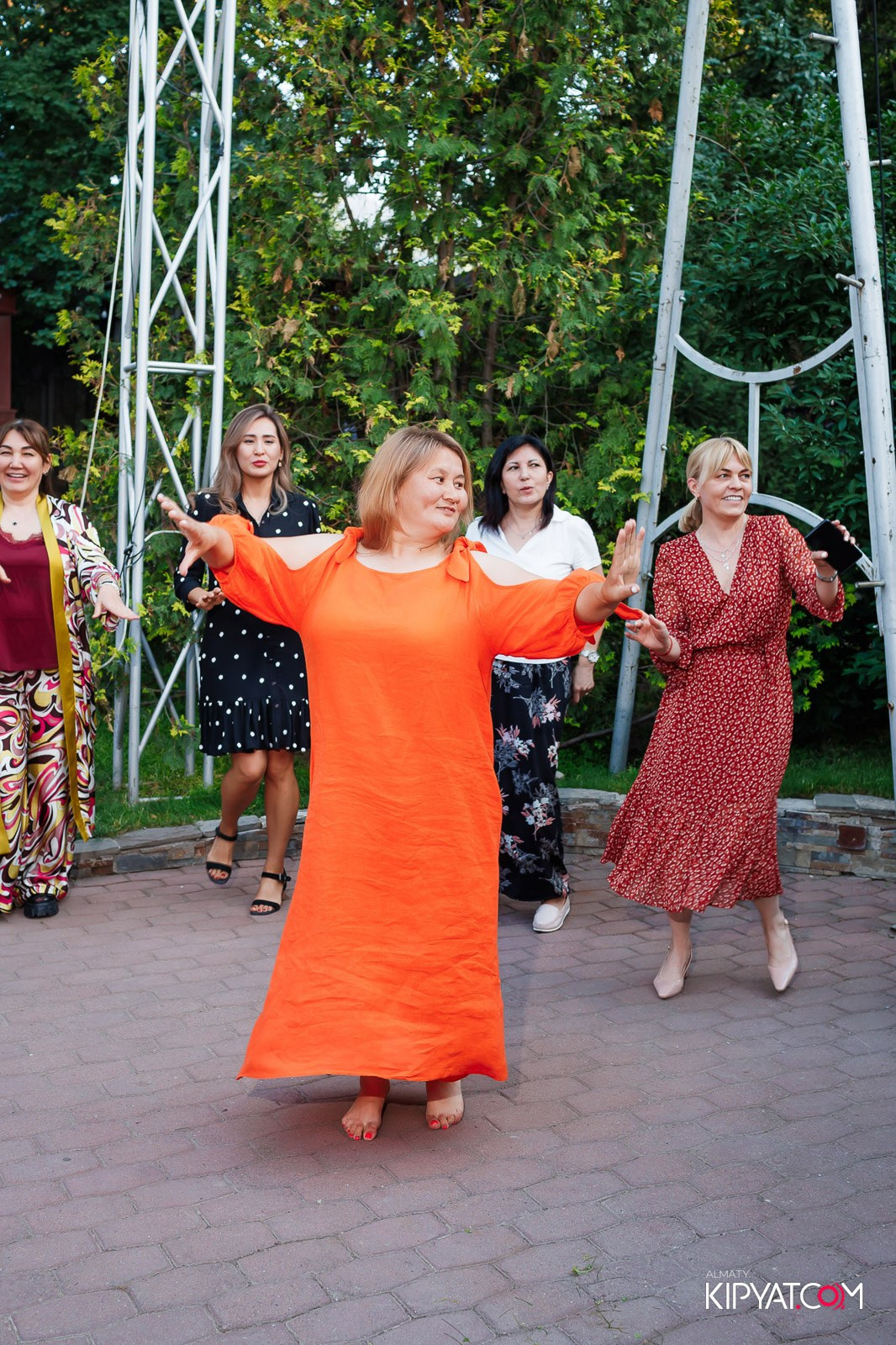 РЕСТОРАН УЧ ЛЯГАН. КИПЯТКОМ АЛМАТЫ!