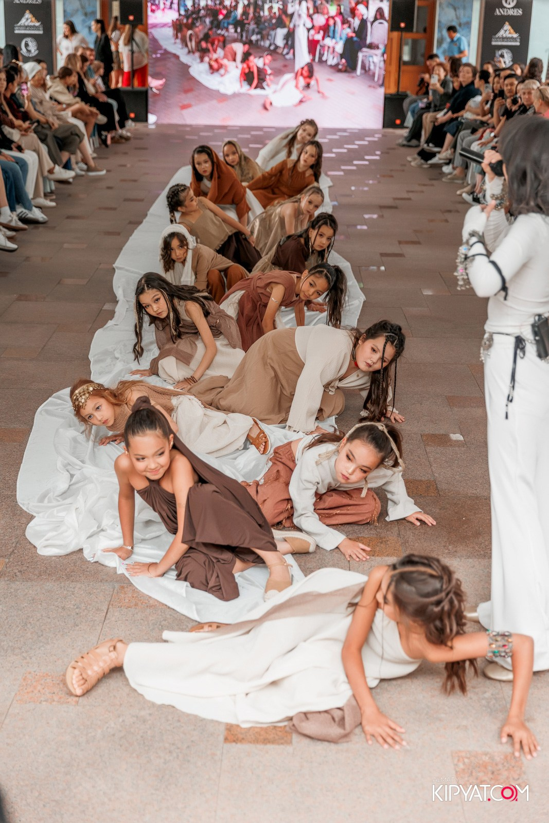 JUNIOR FASHION SHOW. КИПЯТКОМ АЛМАТЫ!