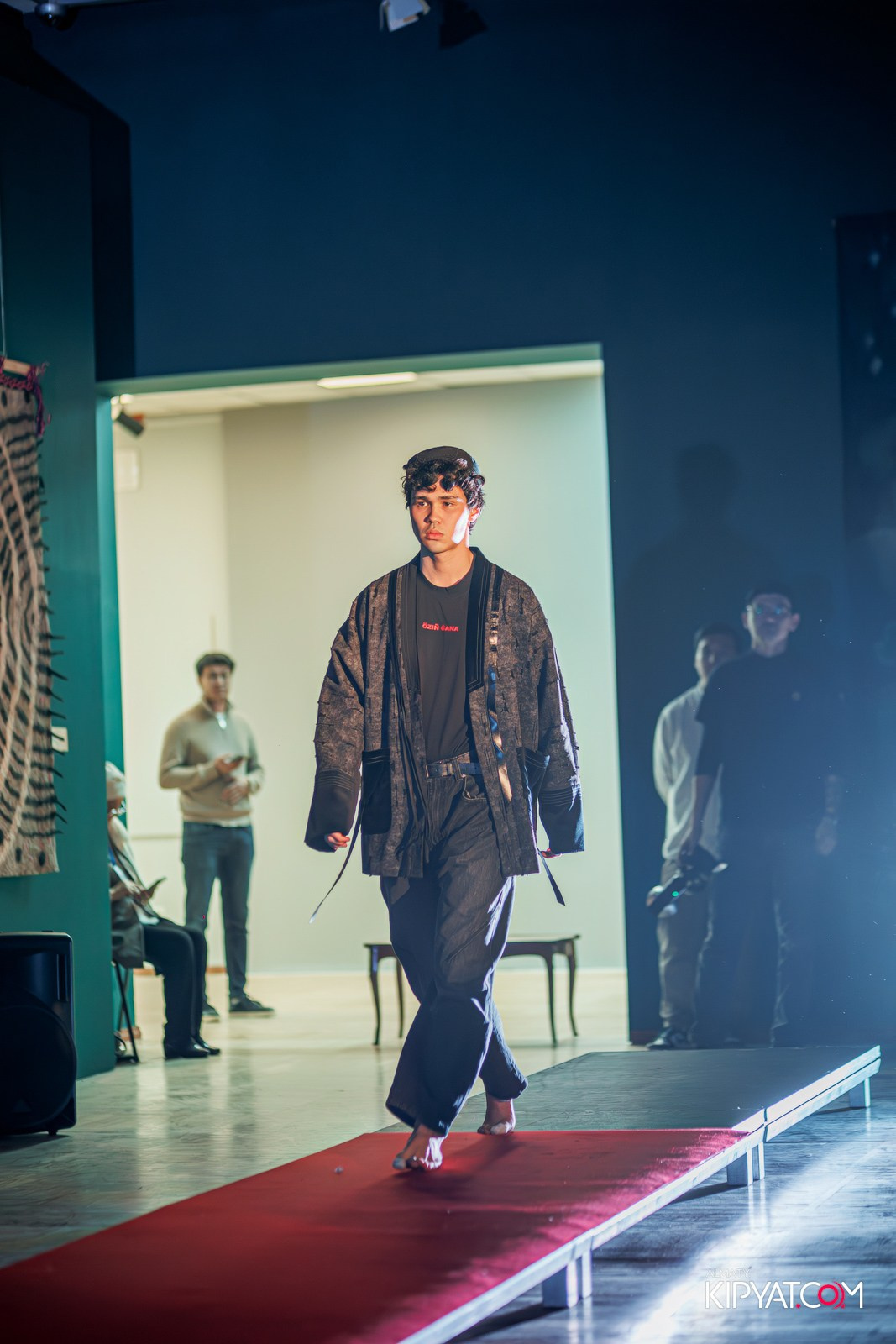 FASHION ПОКАЗ, КАЗАХСКОЙ НАЦИОНАЛЬНОЙ ОДЕЖДЫ. КИПЯТКОМ АЛМАТЫ!