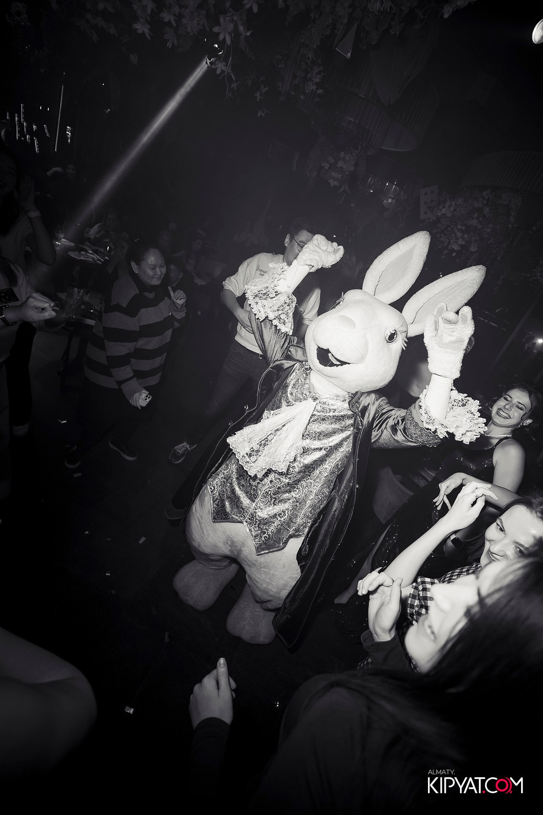 FRIENDS BSR & TERRACE. КИПЯТКОМ АЛМАТЫ!