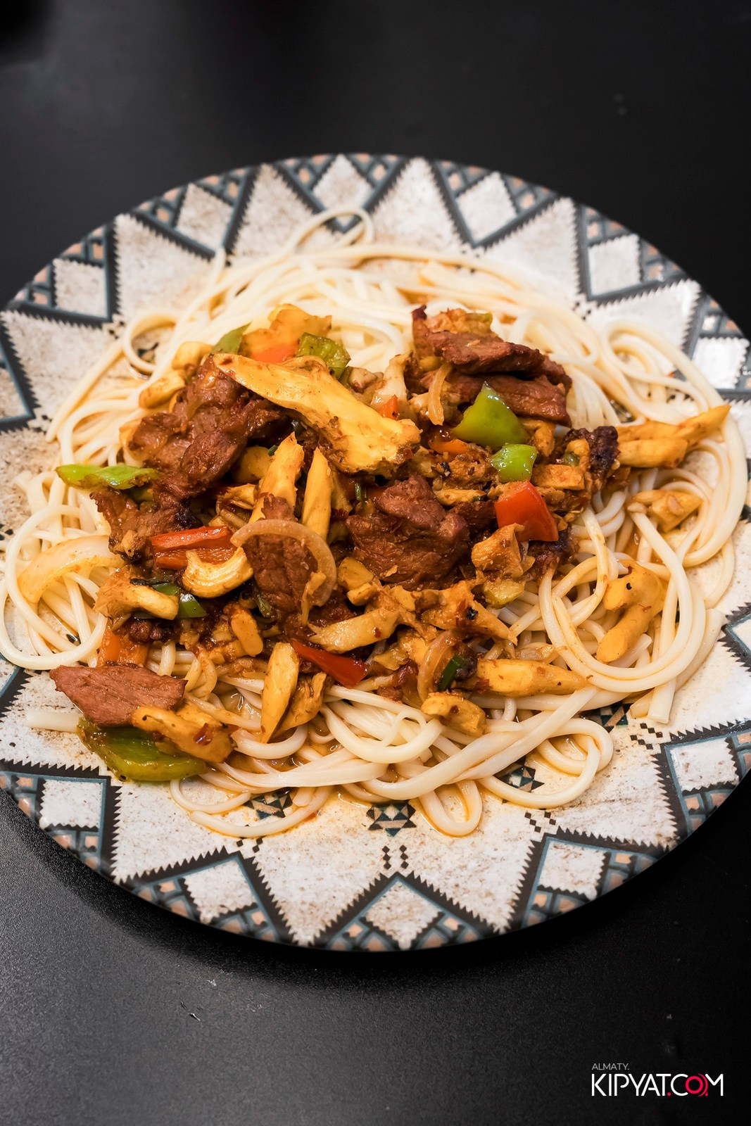 СЕМЕЙНЫЙ РЕСТОРАН BAZAAR. КИПЯТКОМ АЛМАТЫ!