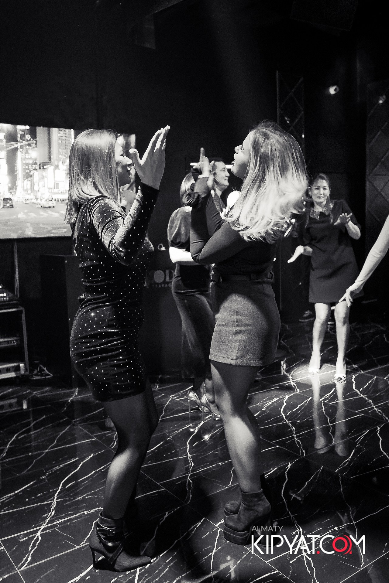 MOOD KARAOKE & TERRACE. КИПЯТКОМ АЛМАТЫ!