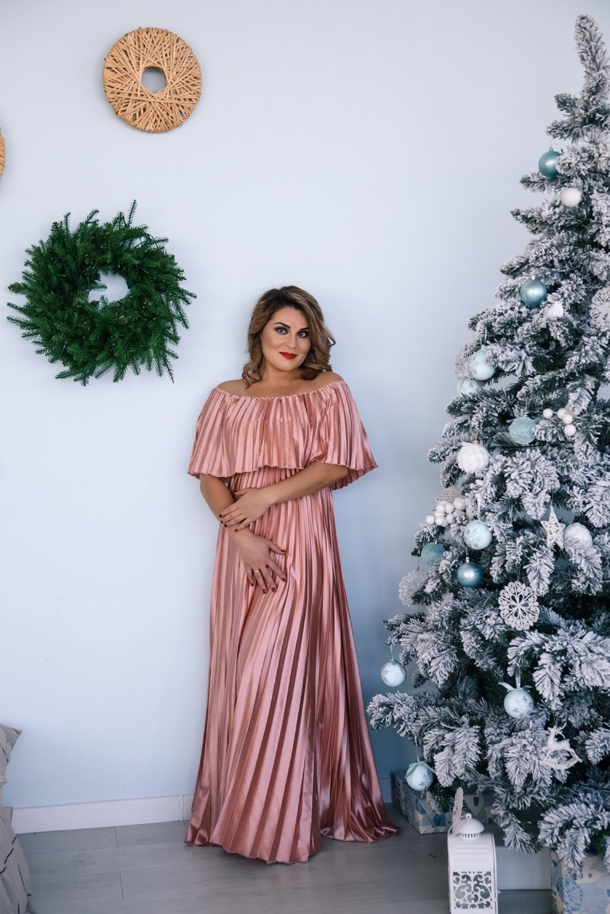 Платья для девушек размер 48-52. Фотостудия Малина в городе Улан-Удэ. Фотограф Ирина Жарникова