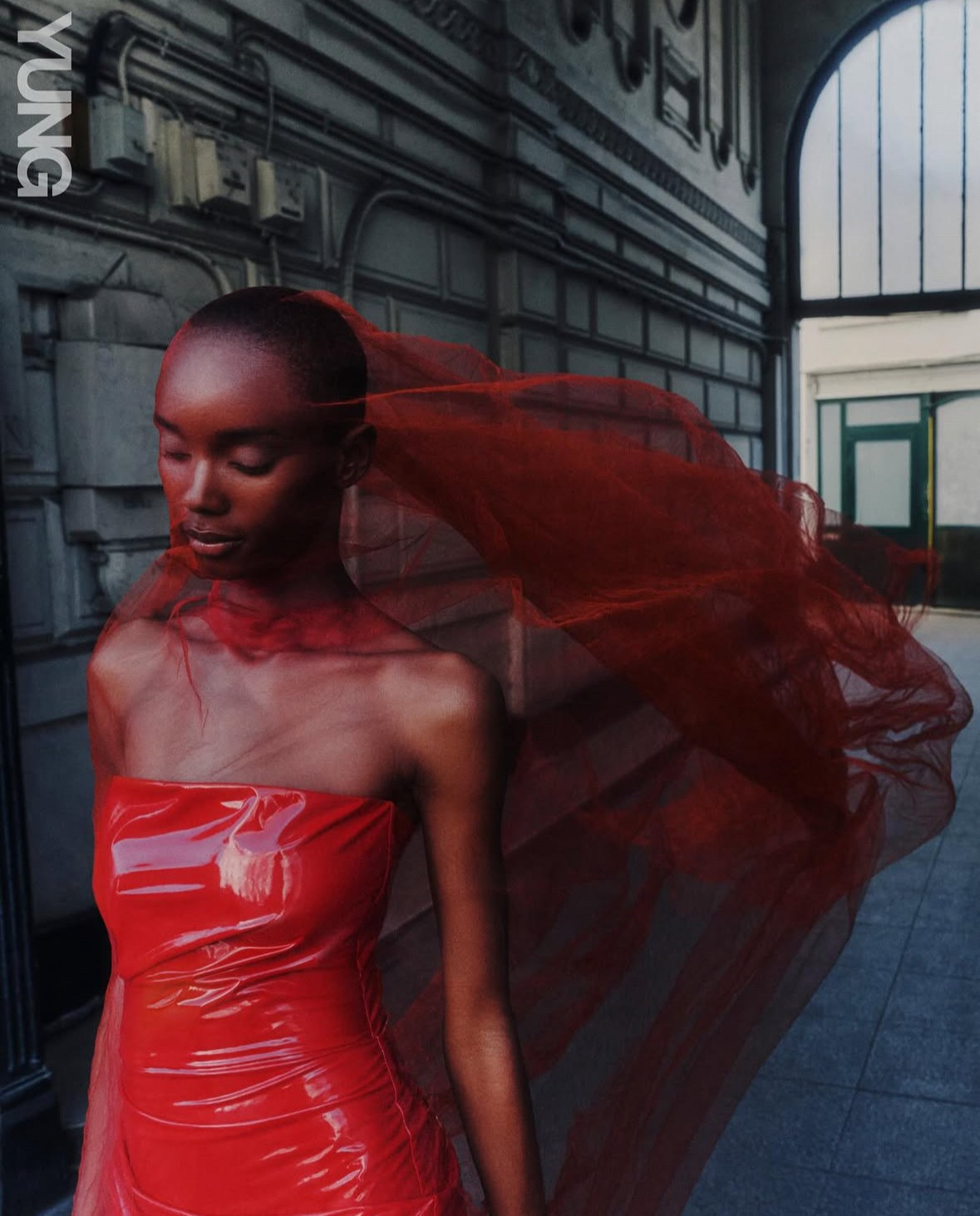 The YUNG magazine. Retoucher