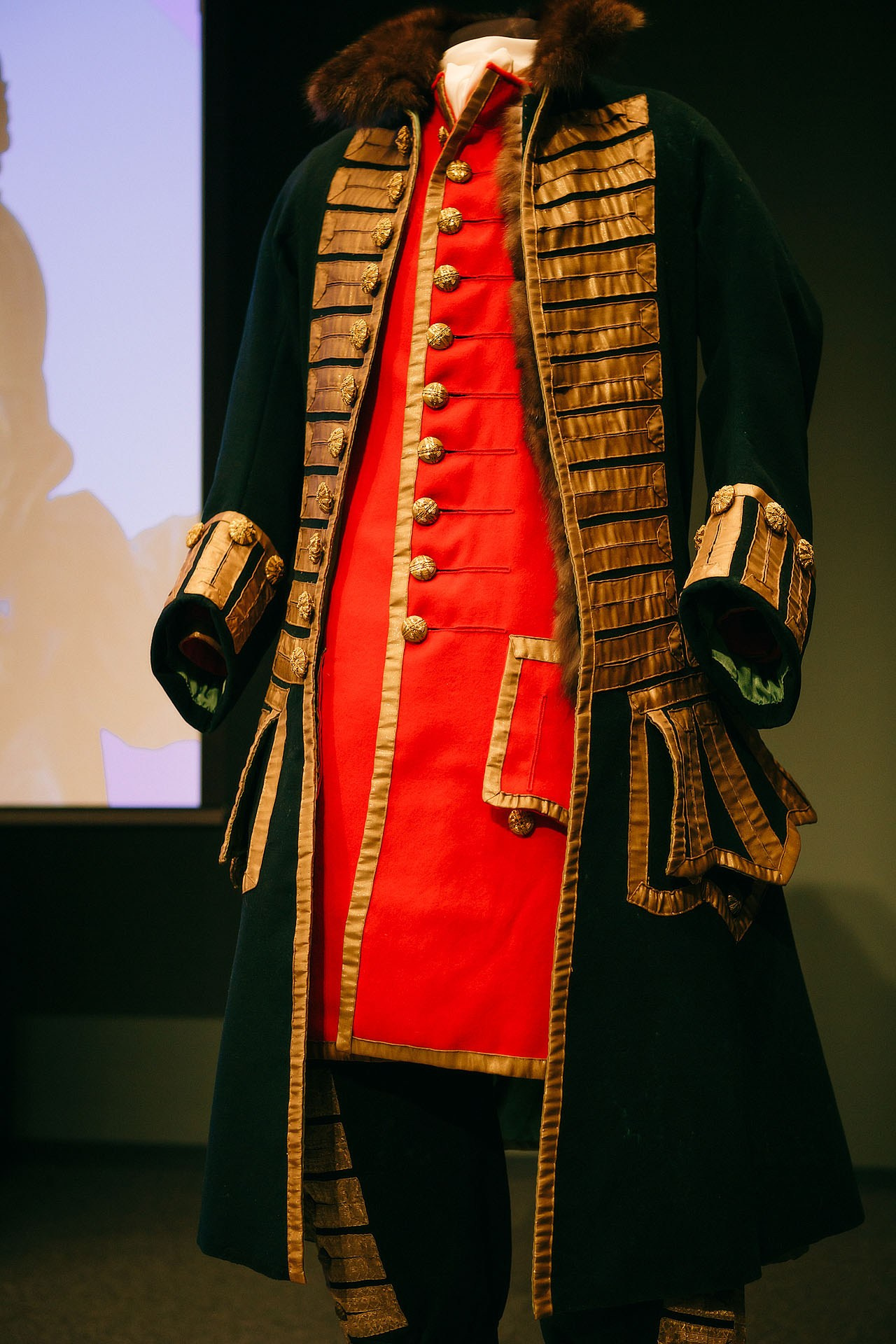 VK | Реставрация костюма Птера Великого. Андрей Цветков — репортажный, свадебный и портретный фотограф в Санкт-Петербурге