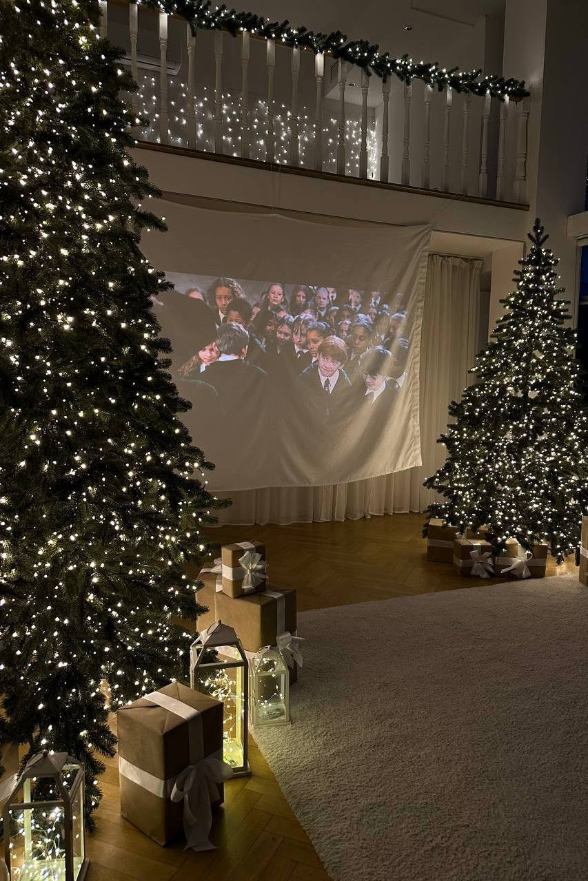 Где сделать красивую новогоднюю фотосессию в Москве, Мой личный рейтинг студий для праздничных съёмок, Фотостудии с атмосферой уюта и волшебства, Необычные локации для креативных новогодних кадров, Как выбрать студию под ваш стиль и настроение, новогодняя фотосессия в Москве, фотостудия для новогодней съёмки, лучшие фотостудии Москвы, новогодние фотостудии Москва, где сделать новогодние фото, фотостудии для бренд-съёмки, фотосессия в новогодней студии, идеи для новогодней фотосессии, бренд-фотограф Москва, фотосессия в студии Москва, rina_sphoto, Катерина Сысуева, Рина Сысуева, фотограф в Москве, бренд-фотограф для экспертов, Base