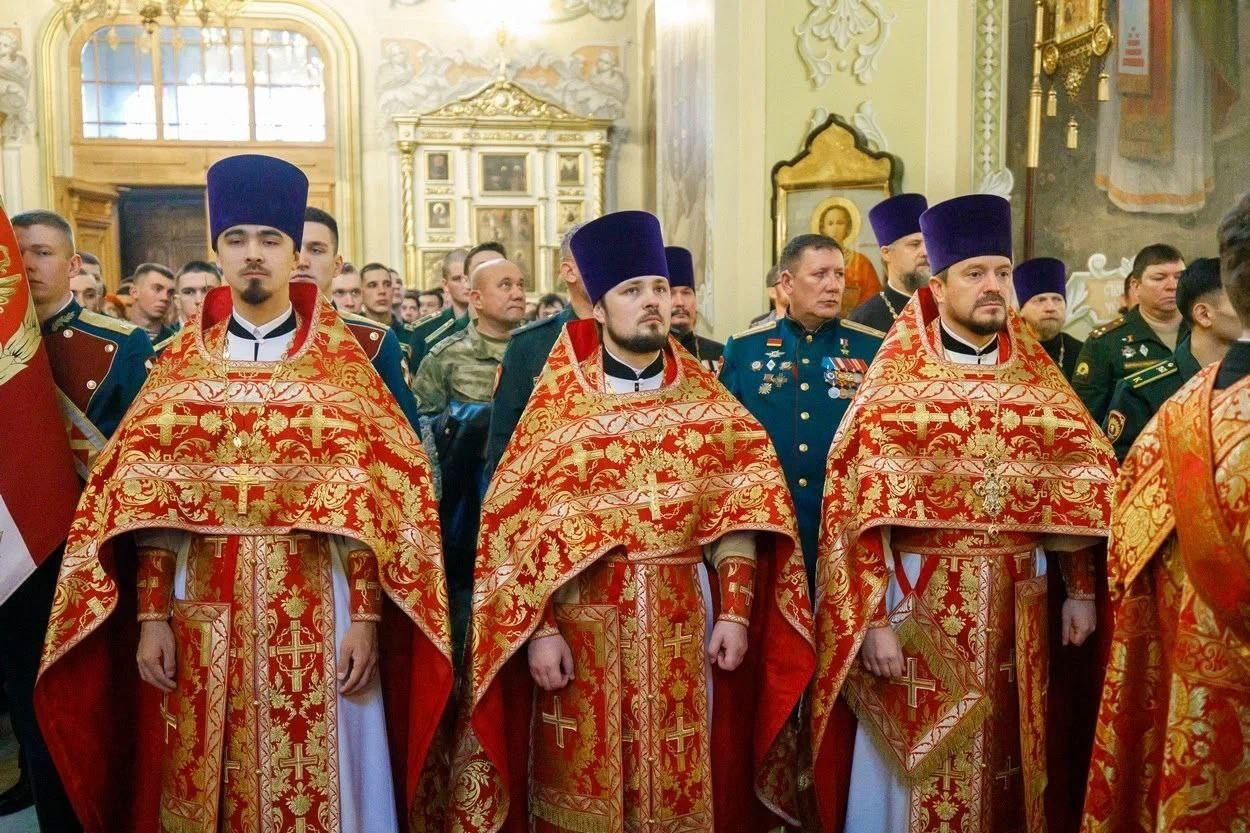 Благочинный Северо-Западного округа принял участие в Архиерейском Богослужении в соборе Покрова Пресвятой Богородицы. Саратовское Северо-Западное благочиние