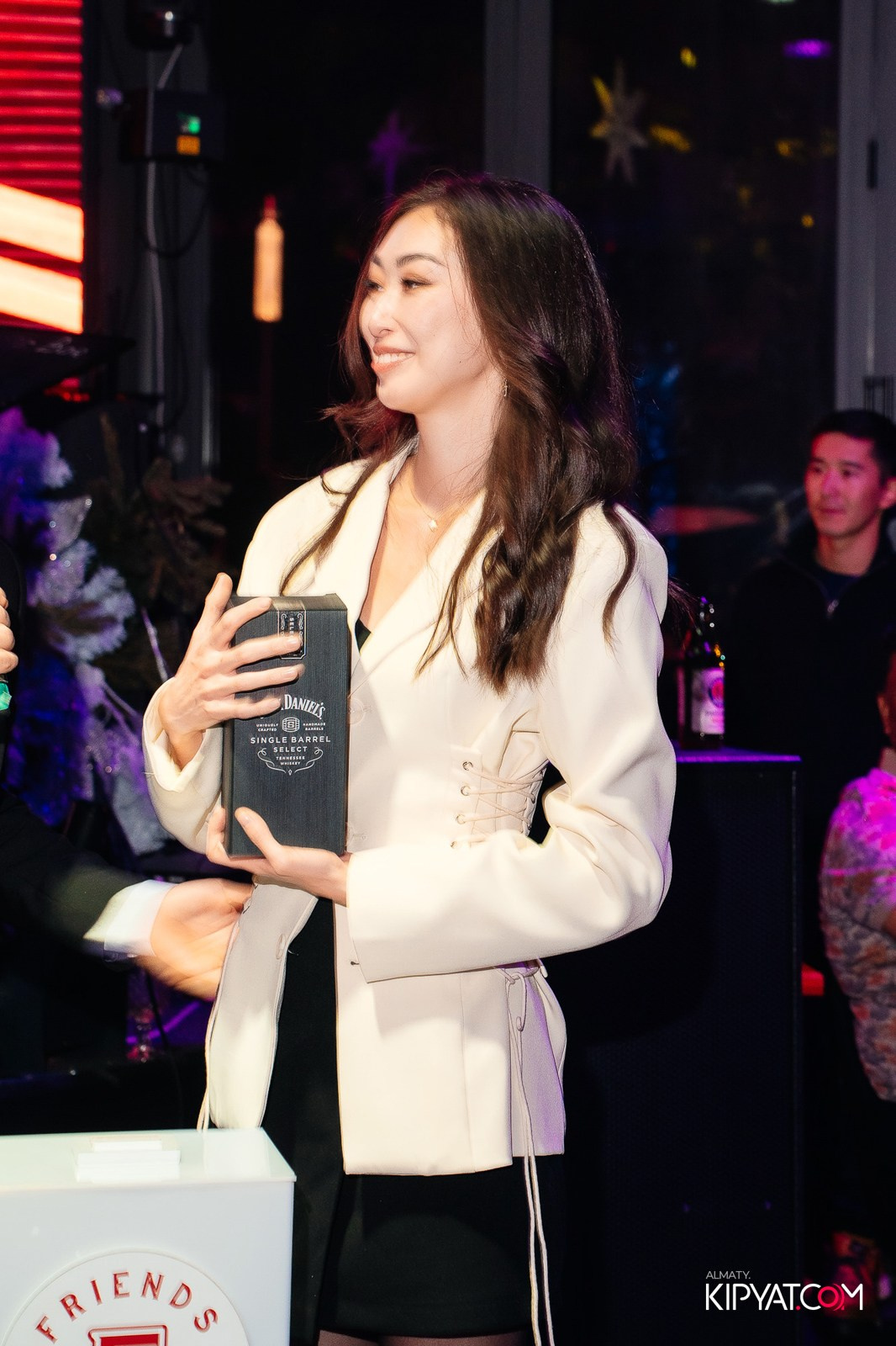 FRIENDS BAR & TERRACE. КИПЯТКОМ АЛМАТЫ!