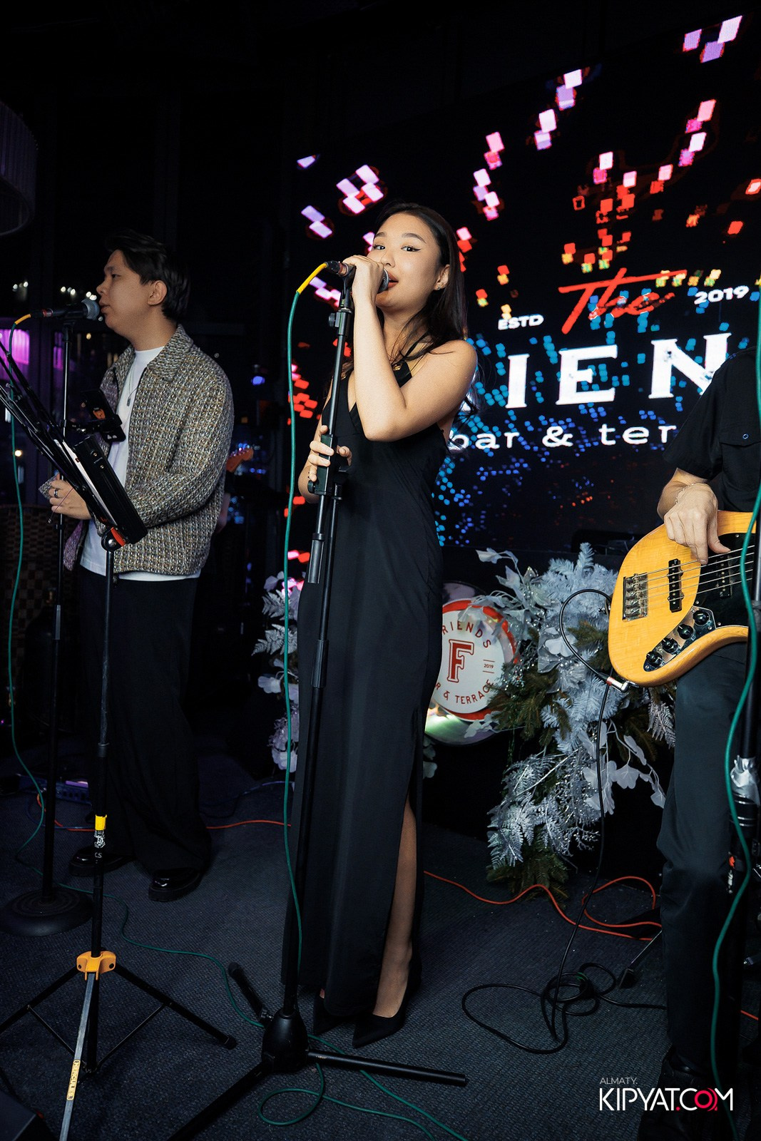 FRIENDS BAR & TERRACE. КИПЯТКОМ АЛМАТЫ!