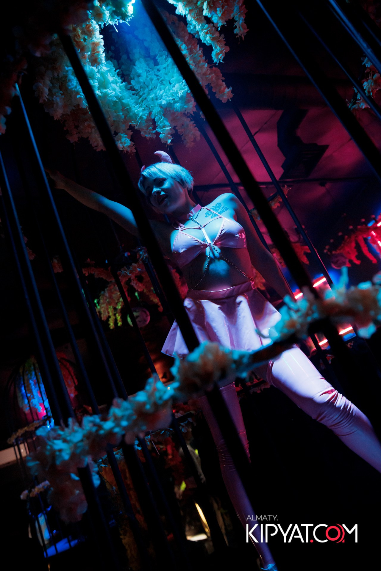 UYAT EMES BAR. КИПЯТКОМ АЛМАТЫ!