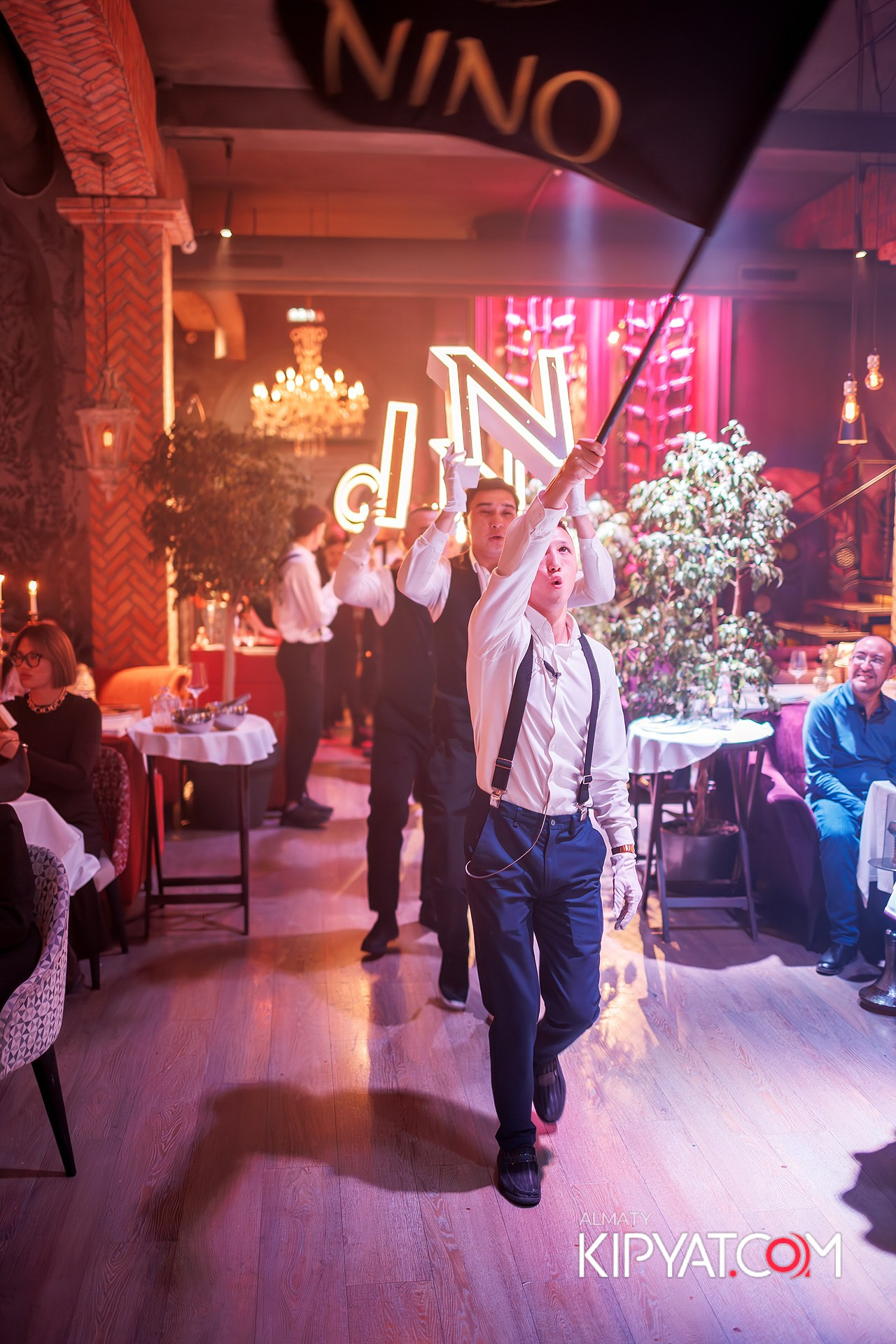 QUEST PISTOLS В РЕСТОРАНЕ NINO. КИПЯТКОМ АЛМАТЫ!