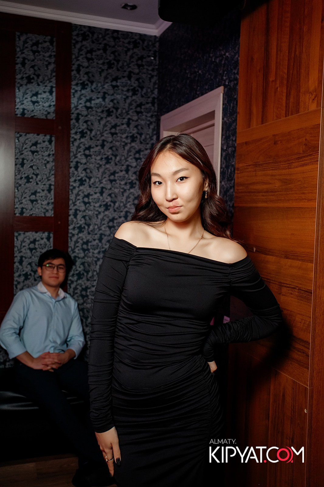 КАРАОКЕ-БАР РОЯЛЬ НА НУРМАКОВА. КИПЯТКОМ АЛМАТЫ!