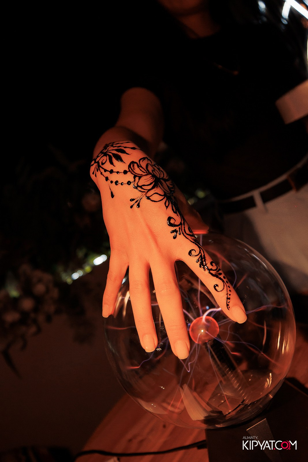 FRIENDS BAR & TERRACE. КИПЯТКОМ АЛМАТЫ!