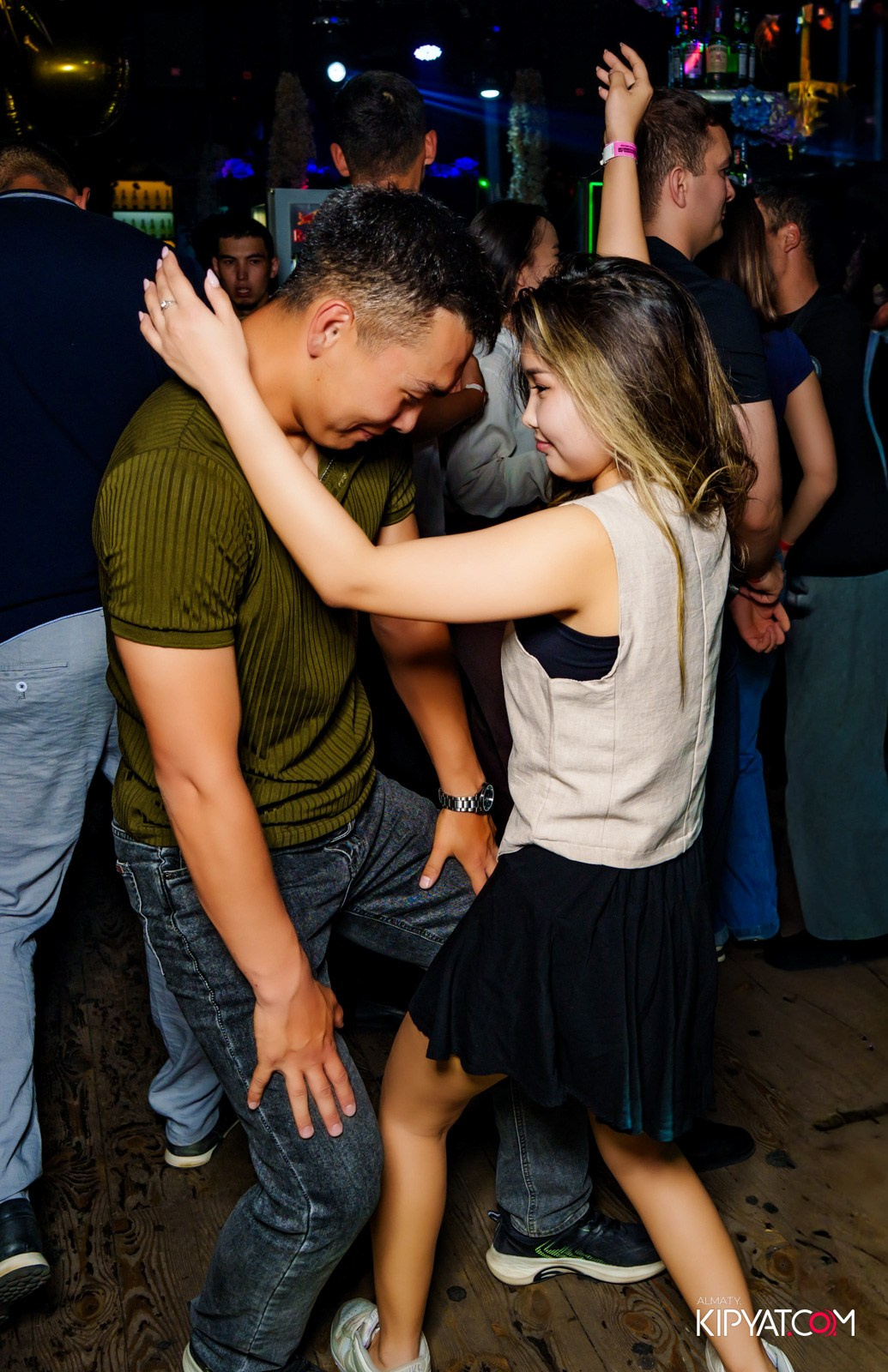 UYAT EMES BAR. КИПЯТКОМ АЛМАТЫ!