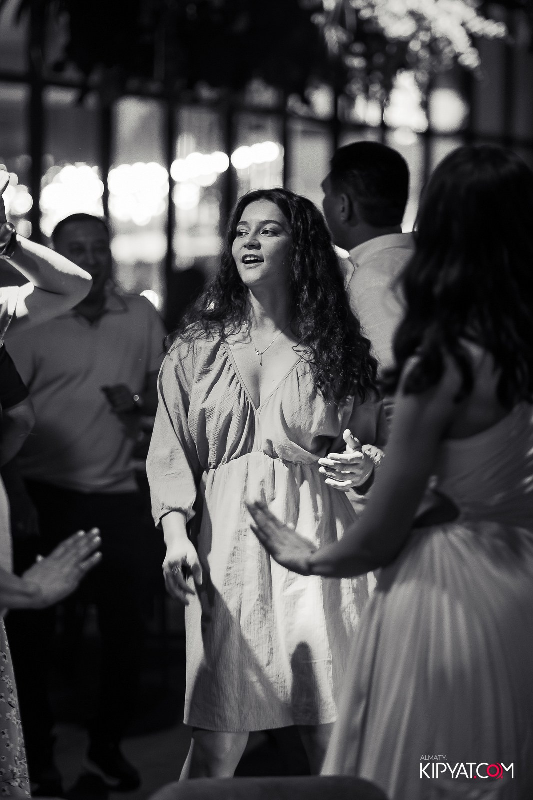 FRIENDS BAR & TERRACE. КИПЯТКОМ АЛМАТЫ!