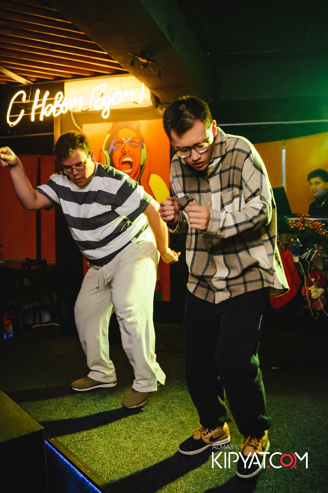 ГРИЛЬ БАР ШАШЛЫКOFF. КИПЯТКОМ АЛМАТЫ!