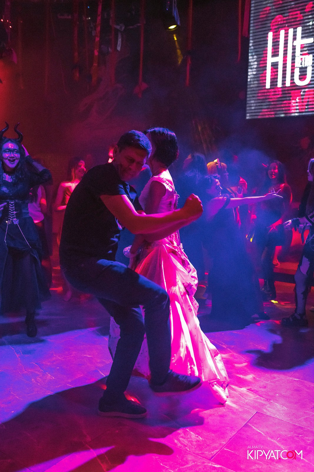 БАЛ НЕЧИСТИ В HIT RETRO. КИПЯТКОМ АЛМАТЫ!