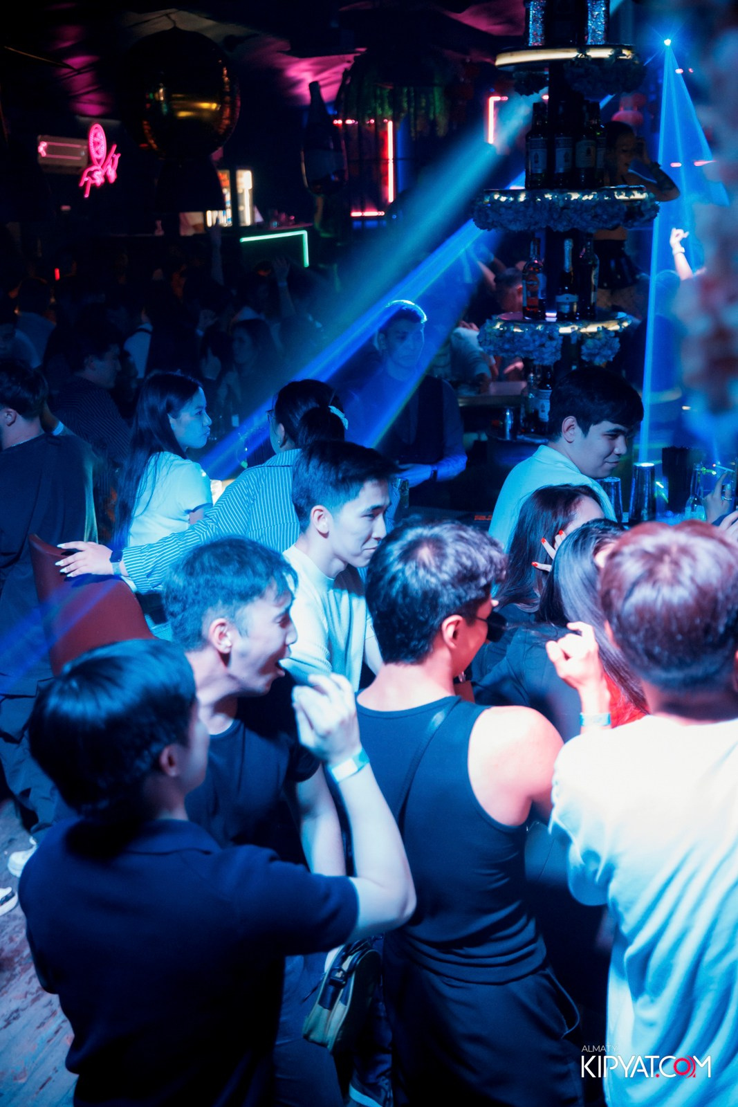 UYAT EMES BAR. КИПЯТКОМ АЛМАТЫ!