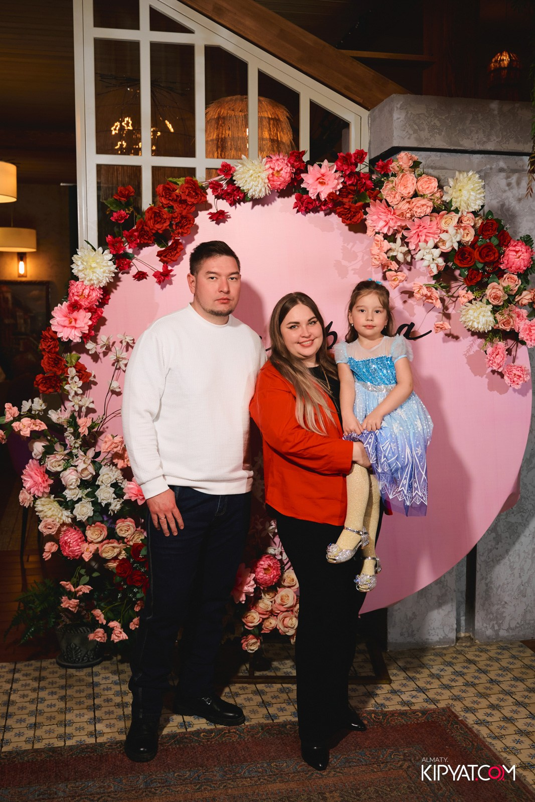 ГРУЗИНСКИЙ ДВОР НА КАБАНБАЙ БАТЫРА. КИПЯТКОМ АЛМАТЫ!