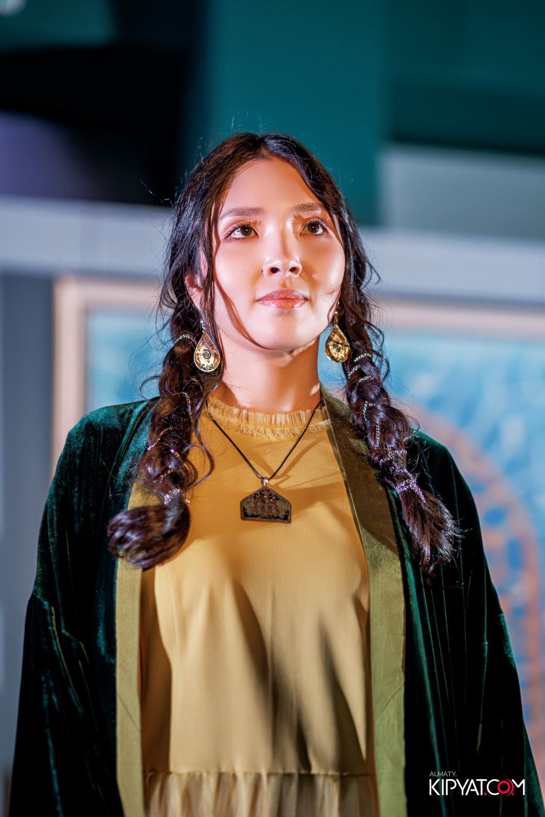 FASHION ПОКАЗ, КАЗАХСКОЙ НАЦИОНАЛЬНОЙ ОДЕЖДЫ. КИПЯТКОМ АЛМАТЫ!