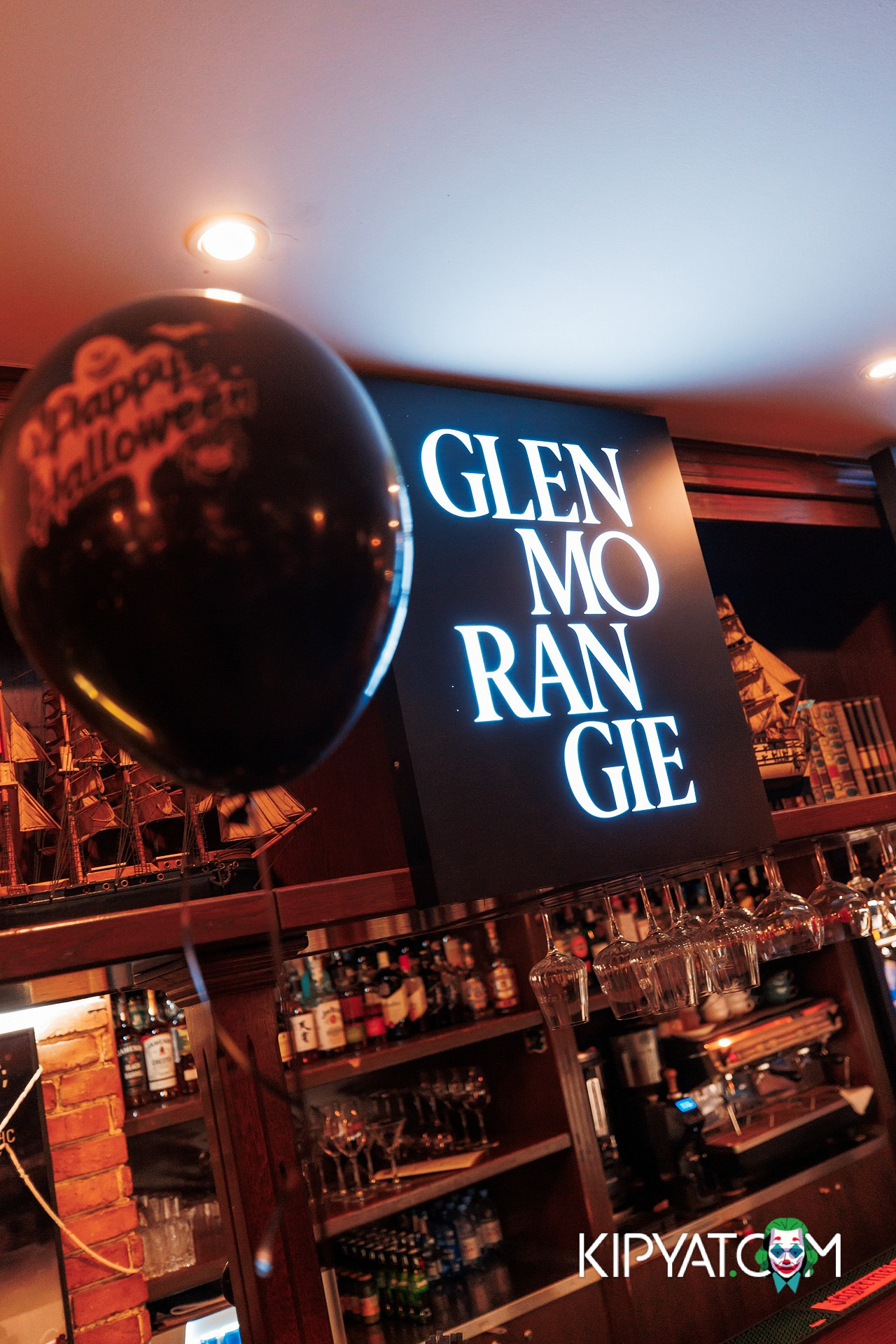 DICKENS RESTAURANT & BAR. КИПЯТКОМ АЛМАТЫ!