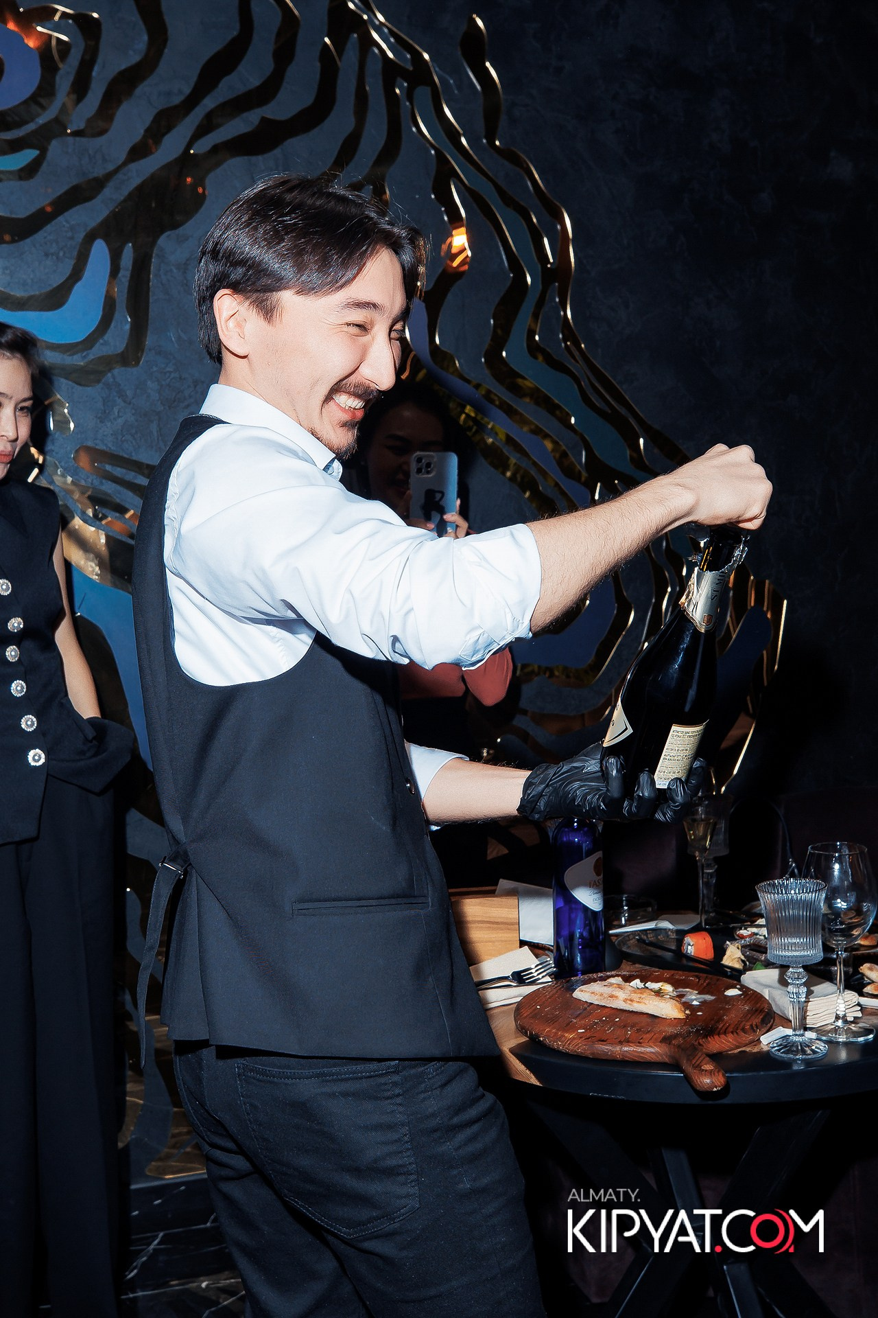 MOOD BAR & TERRACE. КИПЯТКОМ АЛМАТЫ!