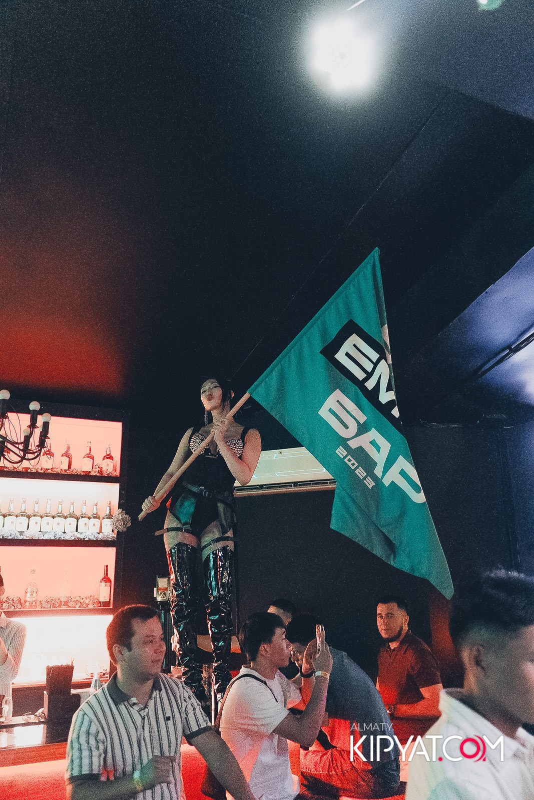 UYAT EMES BAR. КИПЯТКОМ АЛМАТЫ!