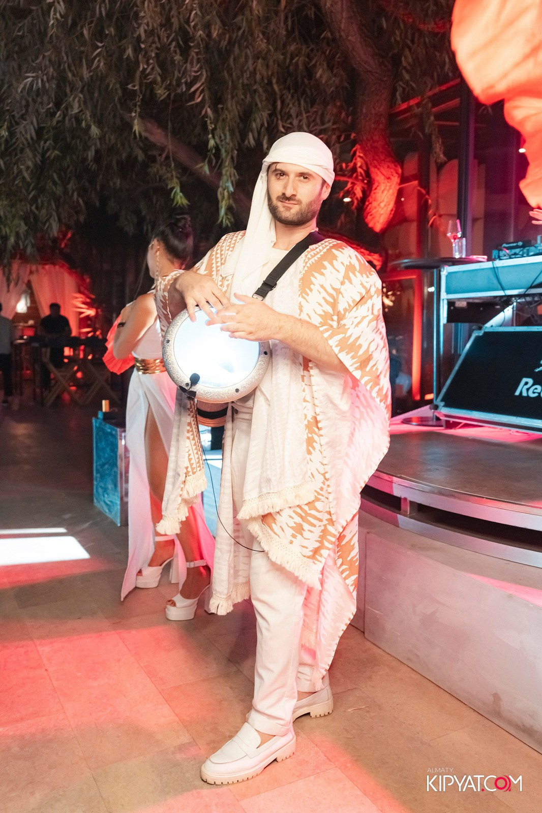 EDEN POOL & BAR. КИПЯТКОМ АЛМАТЫ!