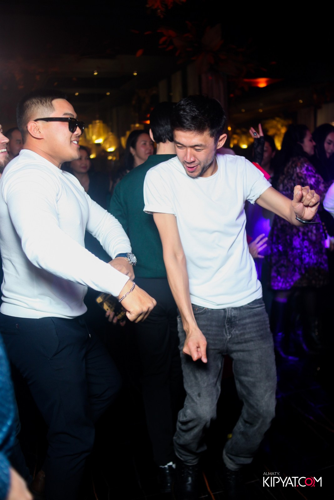 БАР ПАНАЕХАЛИ НА ДОСТЫК. КИПЯТКОМ АЛМАТЫ!