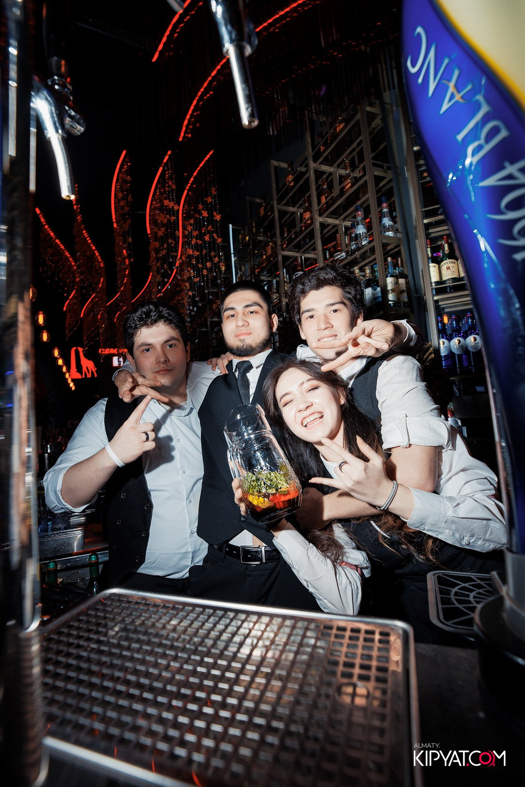 FRIENDS BAR & TERRACE. КИПЯТКОМ АЛМАТЫ!