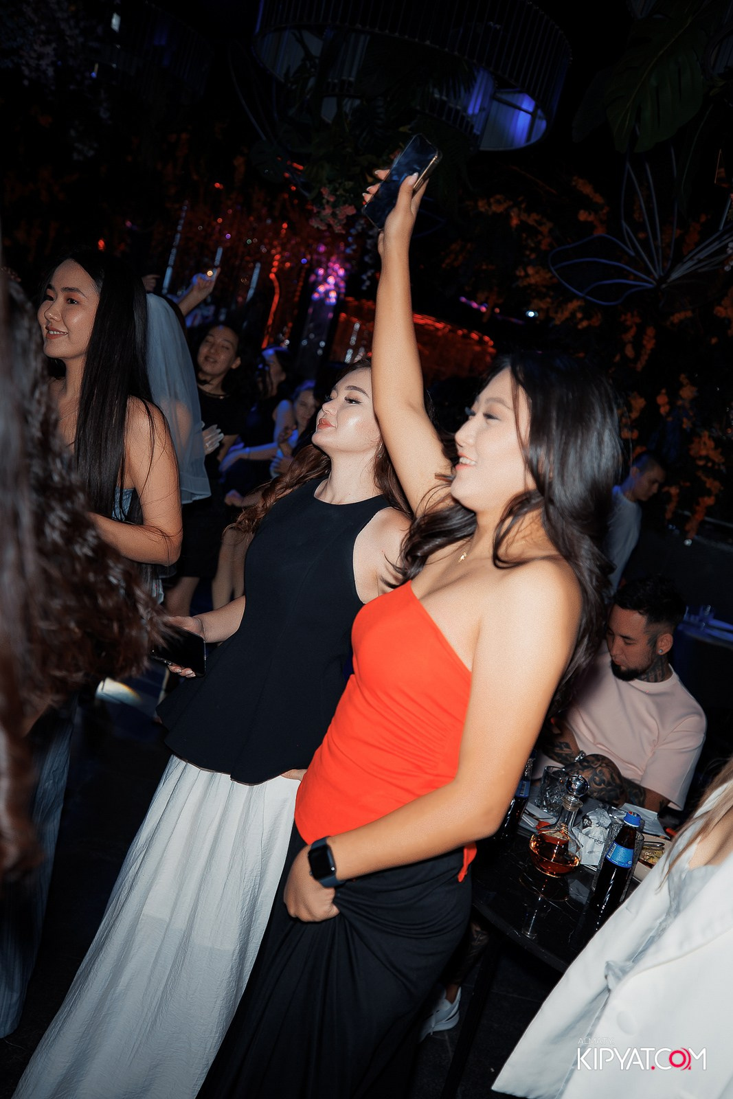 FRIENDS BAR & TERRACE. КИПЯТКОМ АЛМАТЫ!