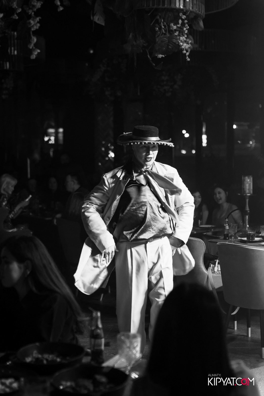 FRIENDS BAR & TERRACE. КИПЯТКОМ АЛМАТЫ!