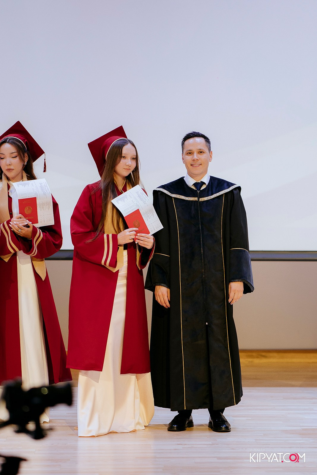ВРУЧЕНИЕ ДИПЛОМОВ — НАРХОЗ 1 ЧАСТЬ. КИПЯТКОМ АЛМАТЫ! Фотосъемка мероприятий в Алматы