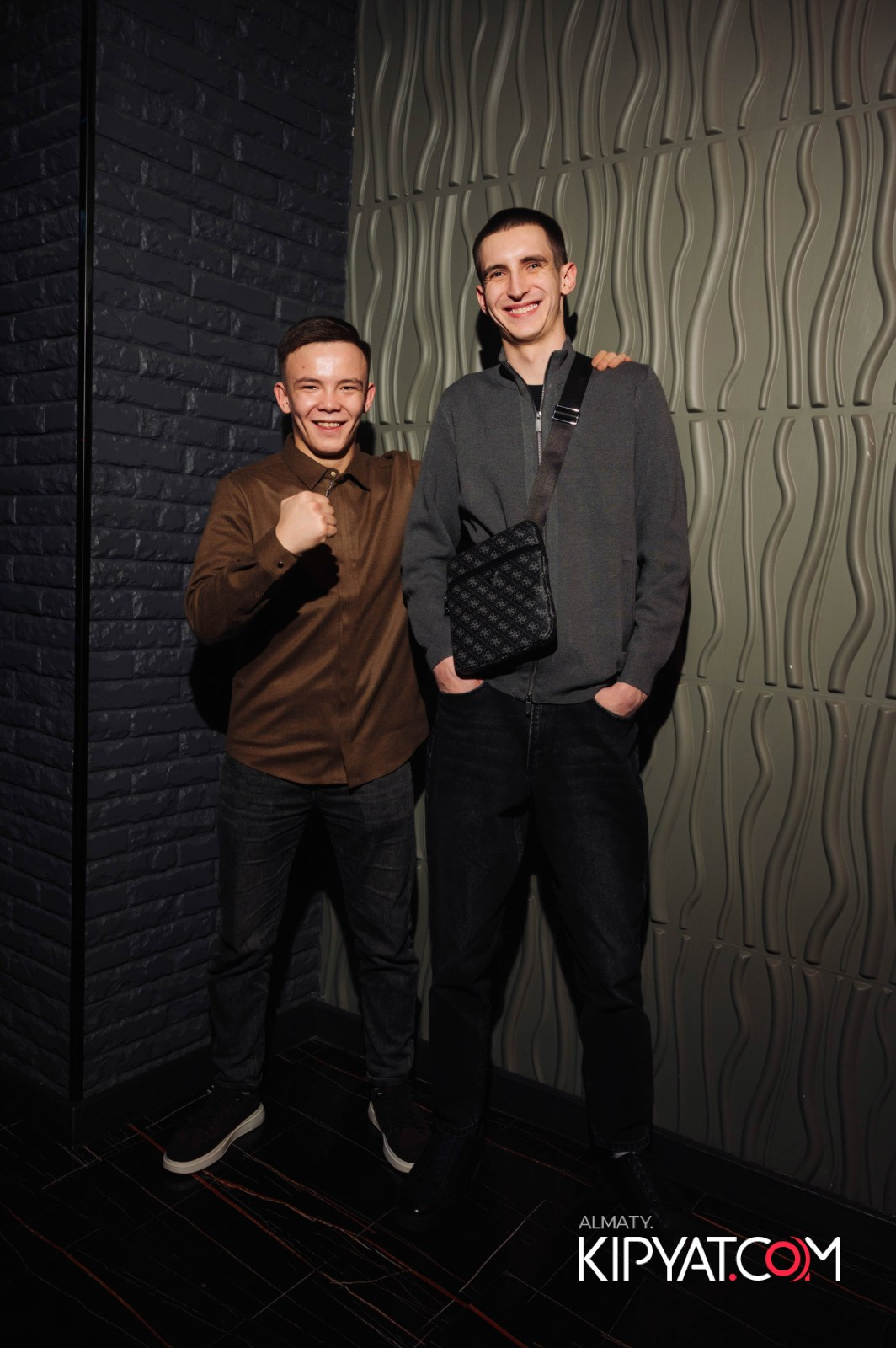 ПАНАЕХАЛИ БАР НА ТОЛЕ БИ. КИПЯТКОМ АЛМАТЫ!