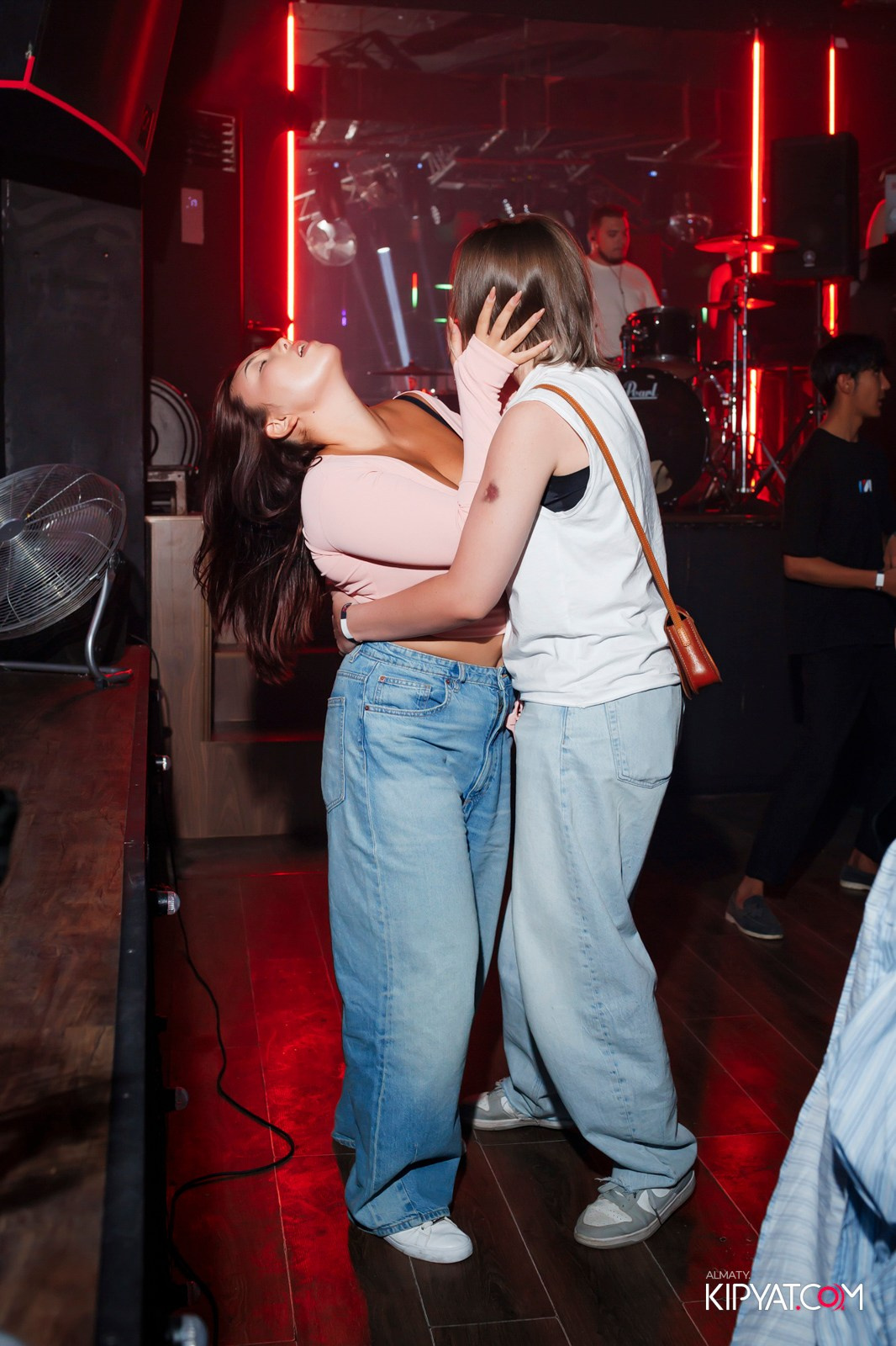 НОЧНОЙ КЛУБ ICON. КИПЯТКОМ АЛМАТЫ!