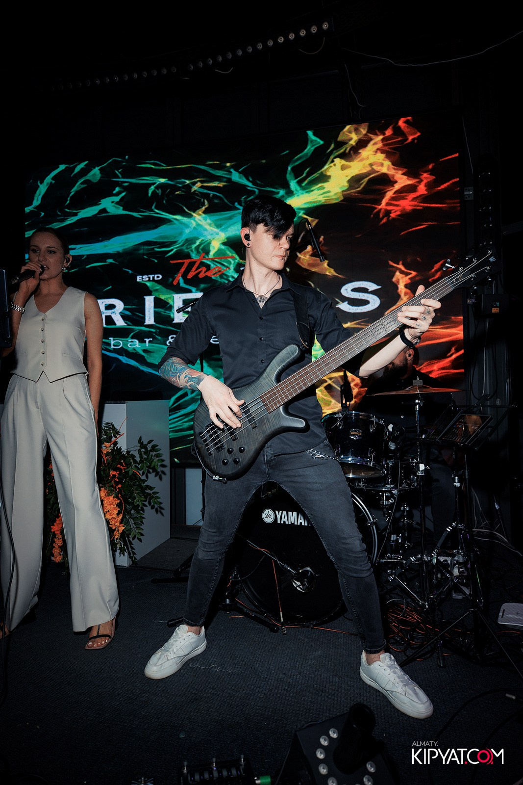 FRIENDS BAR & TERRACE. КИПЯТКОМ АЛМАТЫ!